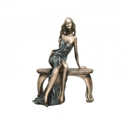 Statueta reprezentand o  Fata pe banca 18x24 cm